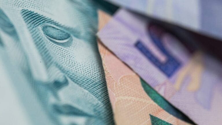 O que a nova previsão de 5,51% de inflação em 2025 revela sobre sua economia?