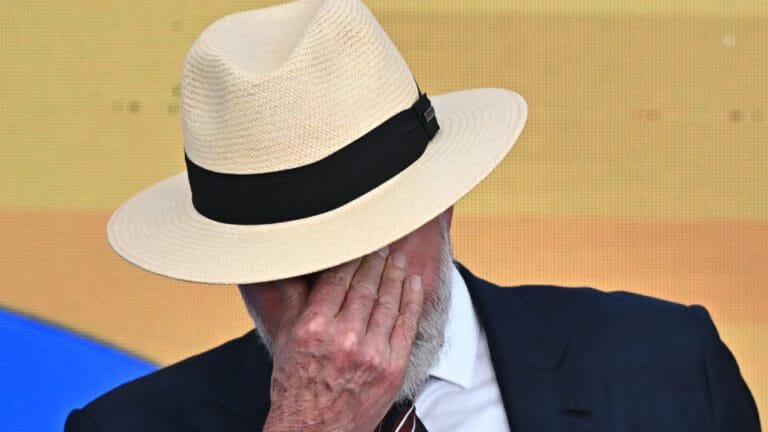 Desapreço e Dificuldades: Como a Crise do Pix Está Transformando a Opinião da Classe Baixa sobre Lula em 2025