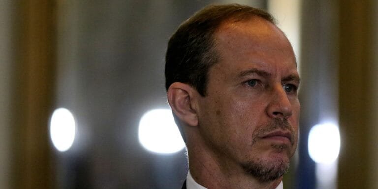 A Revolução da Indústria Brasileira: Como R$ 300 bilhões podem transformar o setor até 2033!