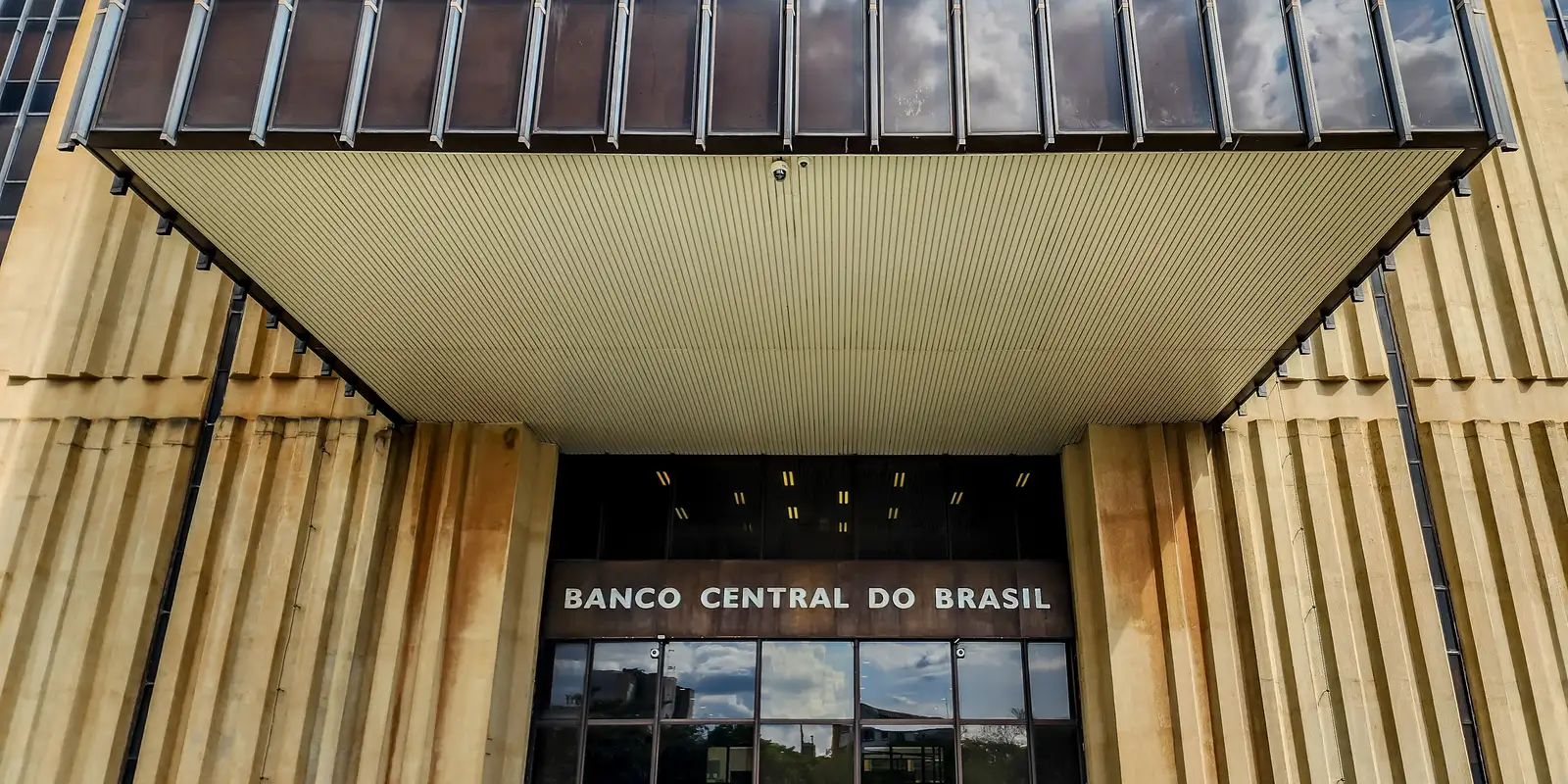 Grafico mostrando as previsões de crescimento do PIB brasileiro para os próximos anos