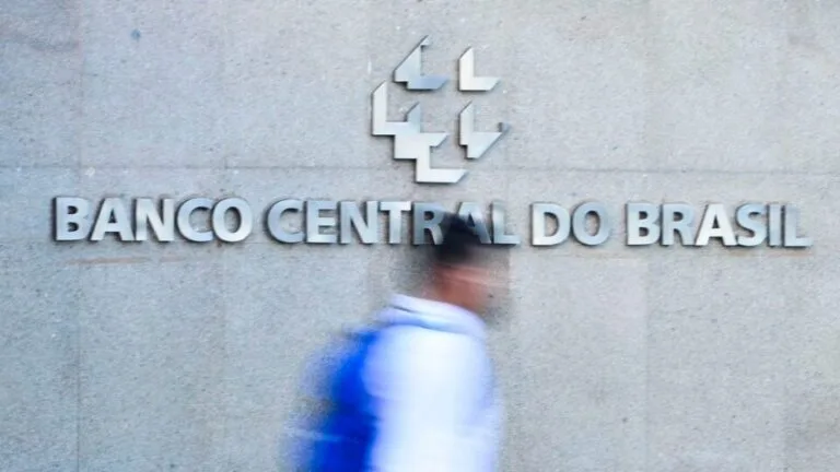 A guerra interna entre o governo Lula e o Banco Central: como isso está afetando sua economia em 2025?