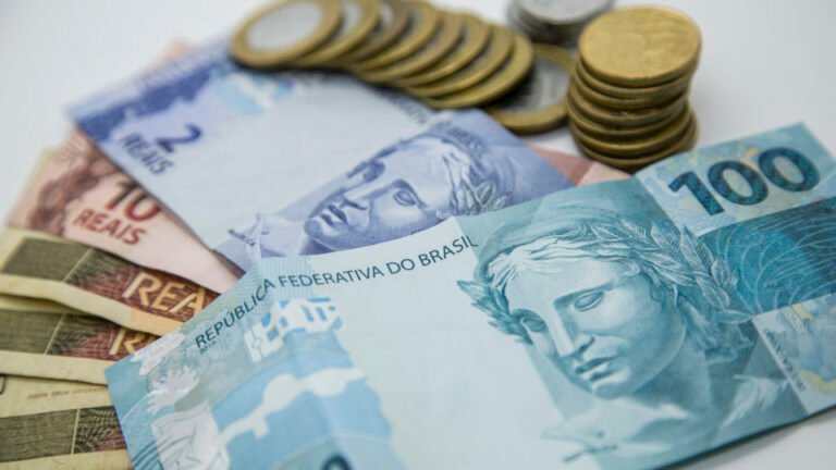 Aumentos de Crédito em 2024: O Que os Consumidores Precisam Saber Sobre a Nova Onda de Oportunidades e Riscos!