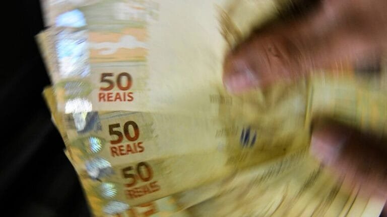 FGTS em Risco: Como Bancos Podem Usar Seu Saldo para Quitar Suas Dívidas!