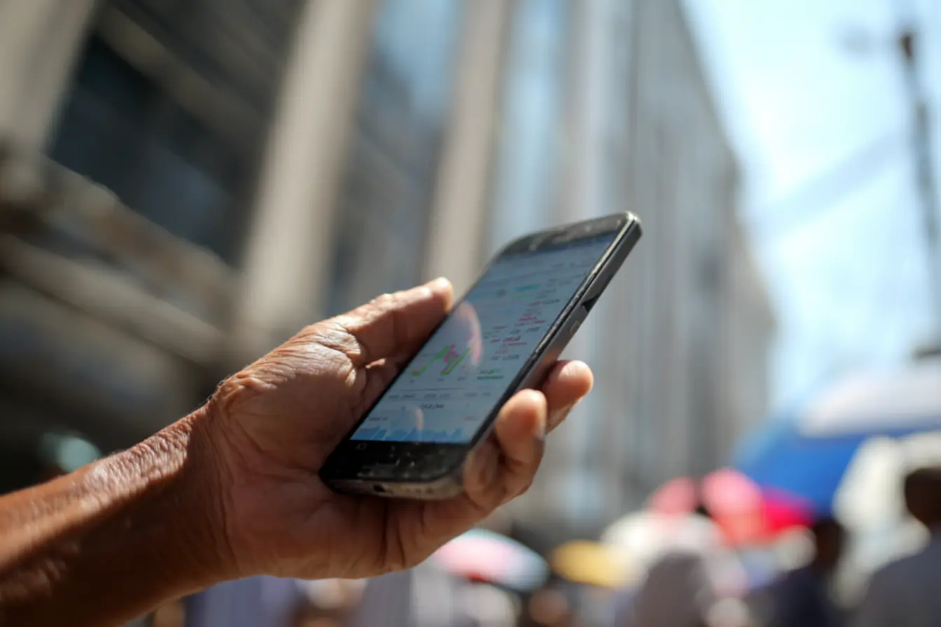 Canais de atendimento além do telefone caixa pis