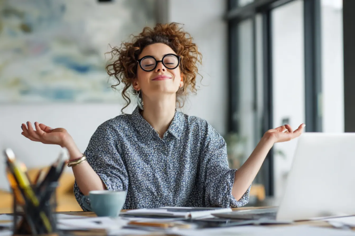 Pessoa respondendo pesquisa de opiniao remunerada