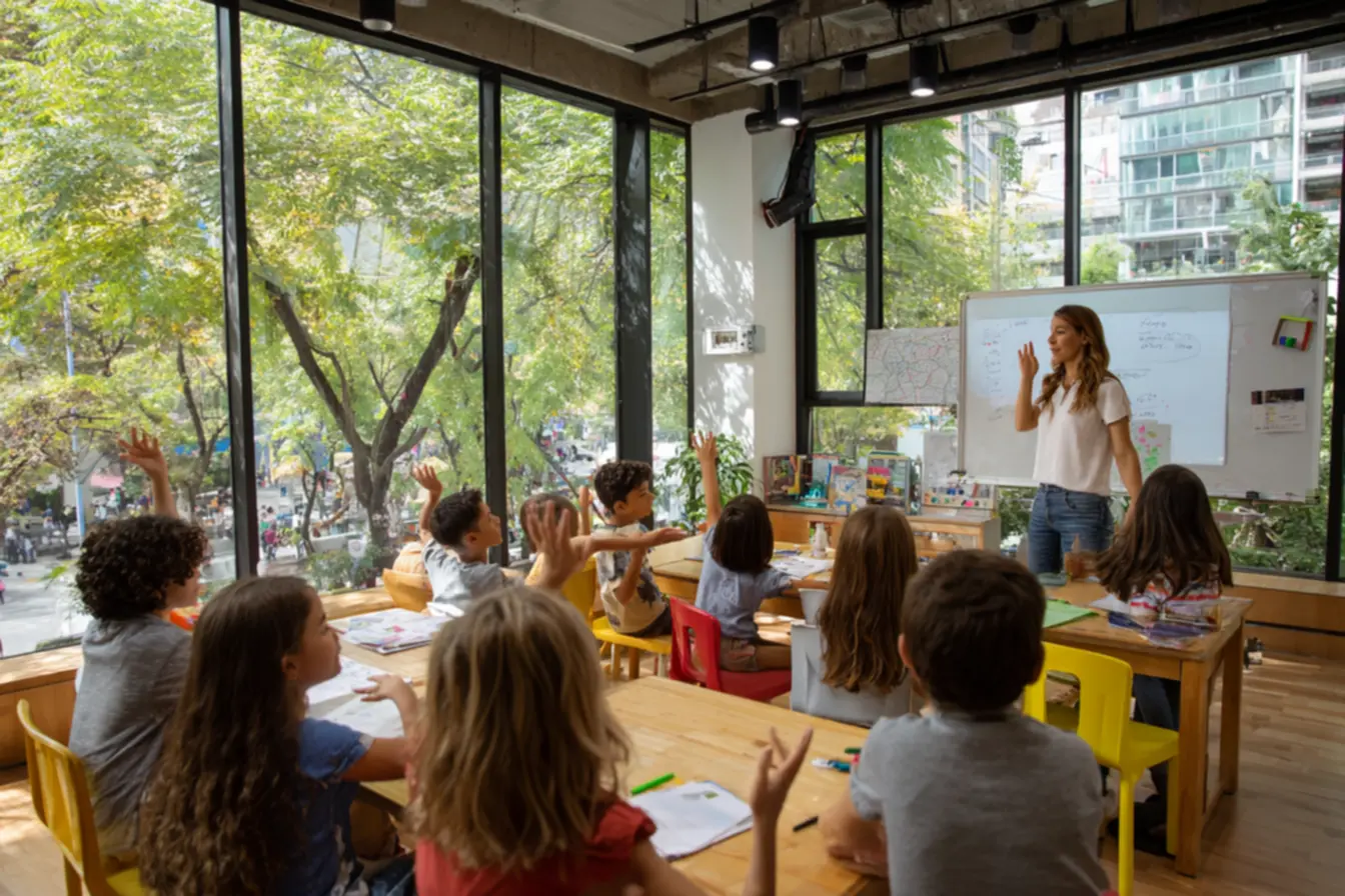 Instrutores e participantes em plataforma online de cursos de libras